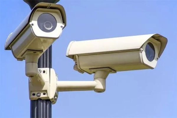 Chỉa Camera vào nhà người khác phạm luật không?